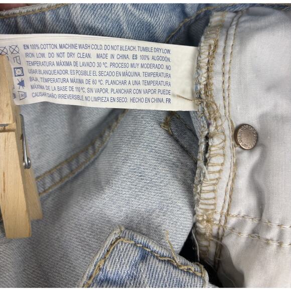 Forever 21 Distressed Boyfriend Shorts | Size 25 | Light Wash Denim NWT - Picture 8 of 8